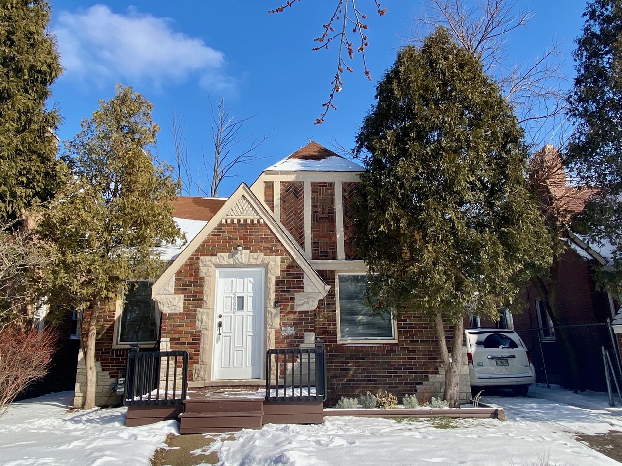 5590 BALFOUR RD